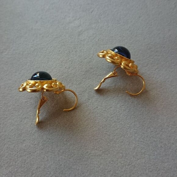 Vintage Cabochon Huggie style Blue and Gold Round Chunky Earrings - Picture 7 of 9